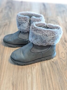 OshKosh B'gosh Faux-Fur Cuffed Kids Boots in Gray